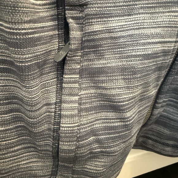 Lululemon Fitted Classic Zip-Up Hoodie Gray/Blue size 6 EXCELLENT Condition - Picture 5 of 8